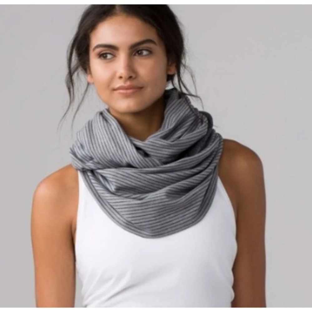Lululemon Vinyasa Scarf Grey White Angel Wing Soot Hyperstripe
